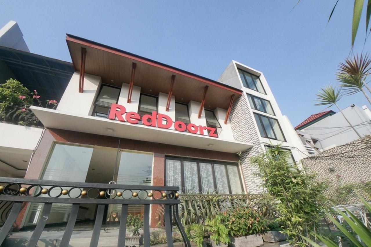Reddoorz Plus Near Green Pramuka Square Mall Джакарта Экстерьер фото