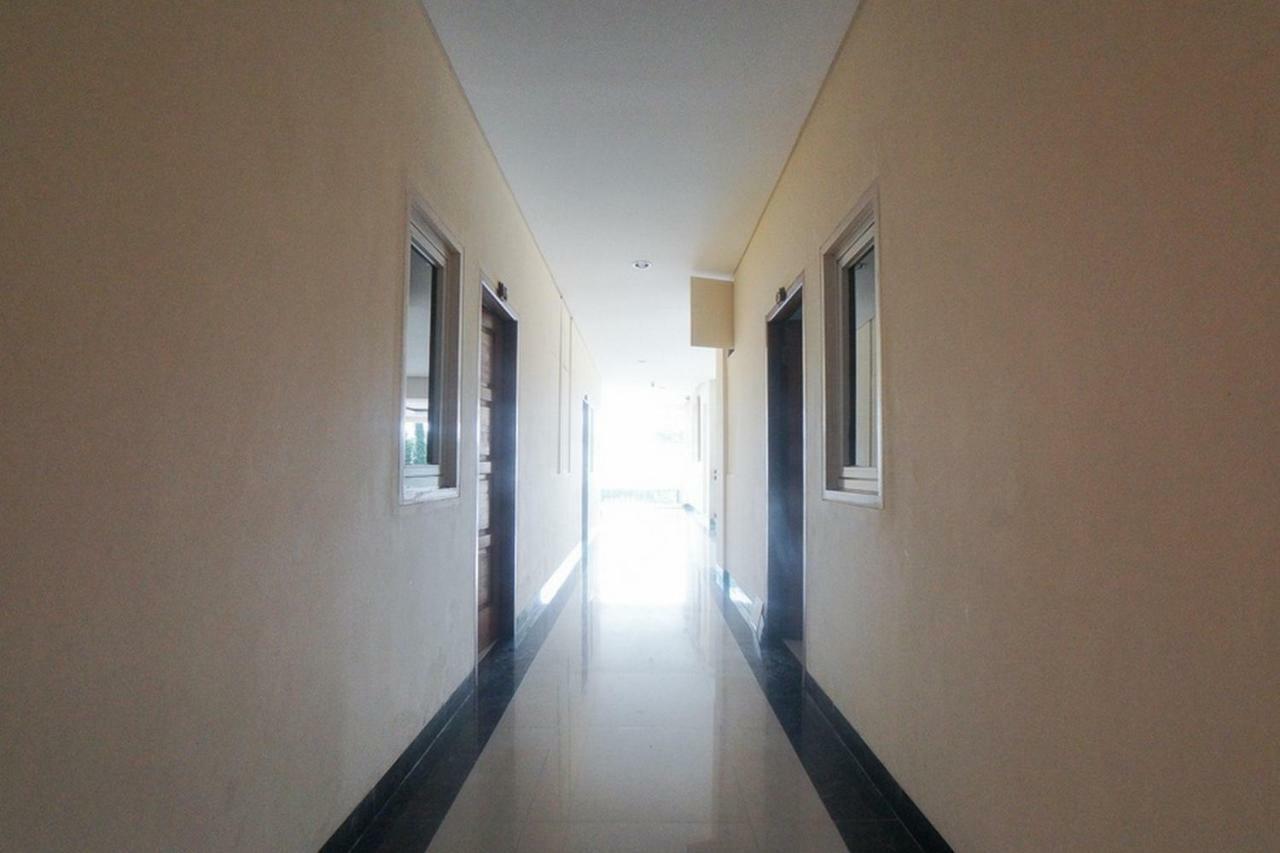 Reddoorz Plus Near Green Pramuka Square Mall Джакарта Экстерьер фото